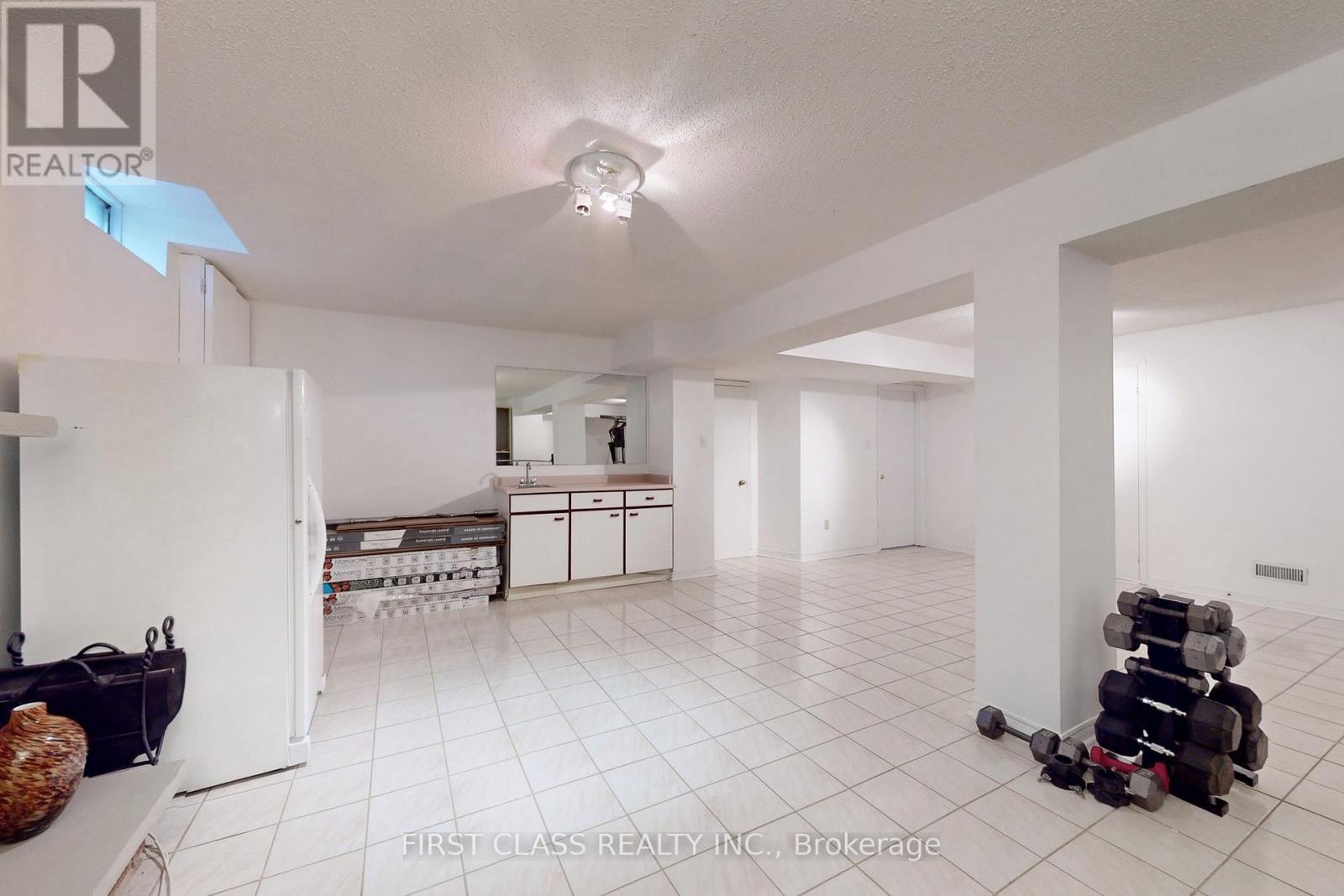 7 Kenpark Avenue, Brampton, Ontario  L6Z 3P4 - Photo 34 - W12455432