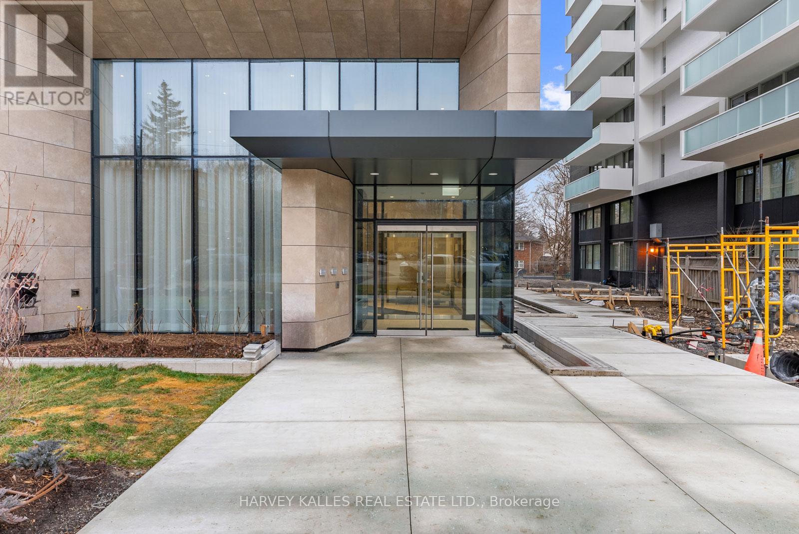 521 - 293 THE KINGSWAY, Toronto, Ontario