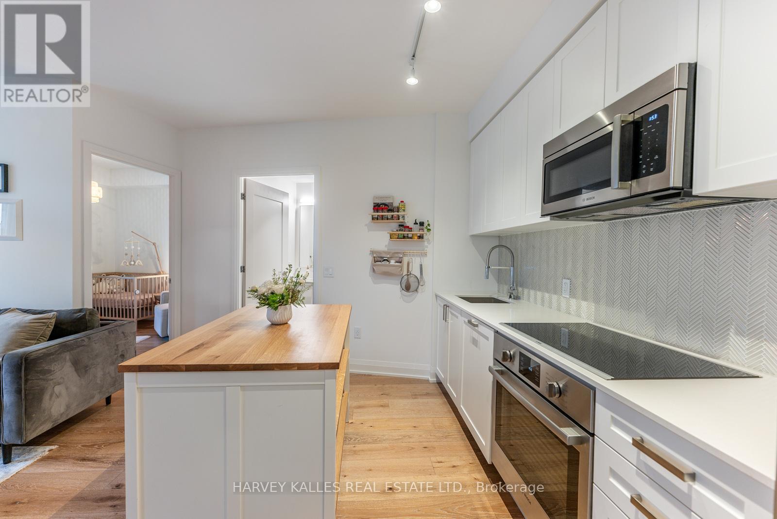 521 - 293 The Kingsway, Toronto, Ontario  M9A 0E8 - Photo 12 - W12455435