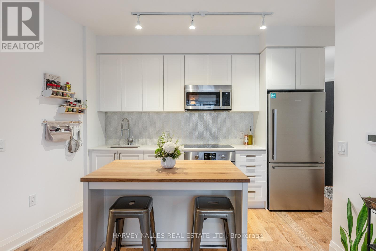 521 - 293 The Kingsway, Toronto, Ontario  M9A 0E8 - Photo 13 - W12455435