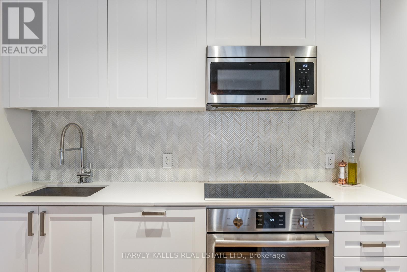 521 - 293 The Kingsway, Toronto, Ontario  M9A 0E8 - Photo 14 - W12455435
