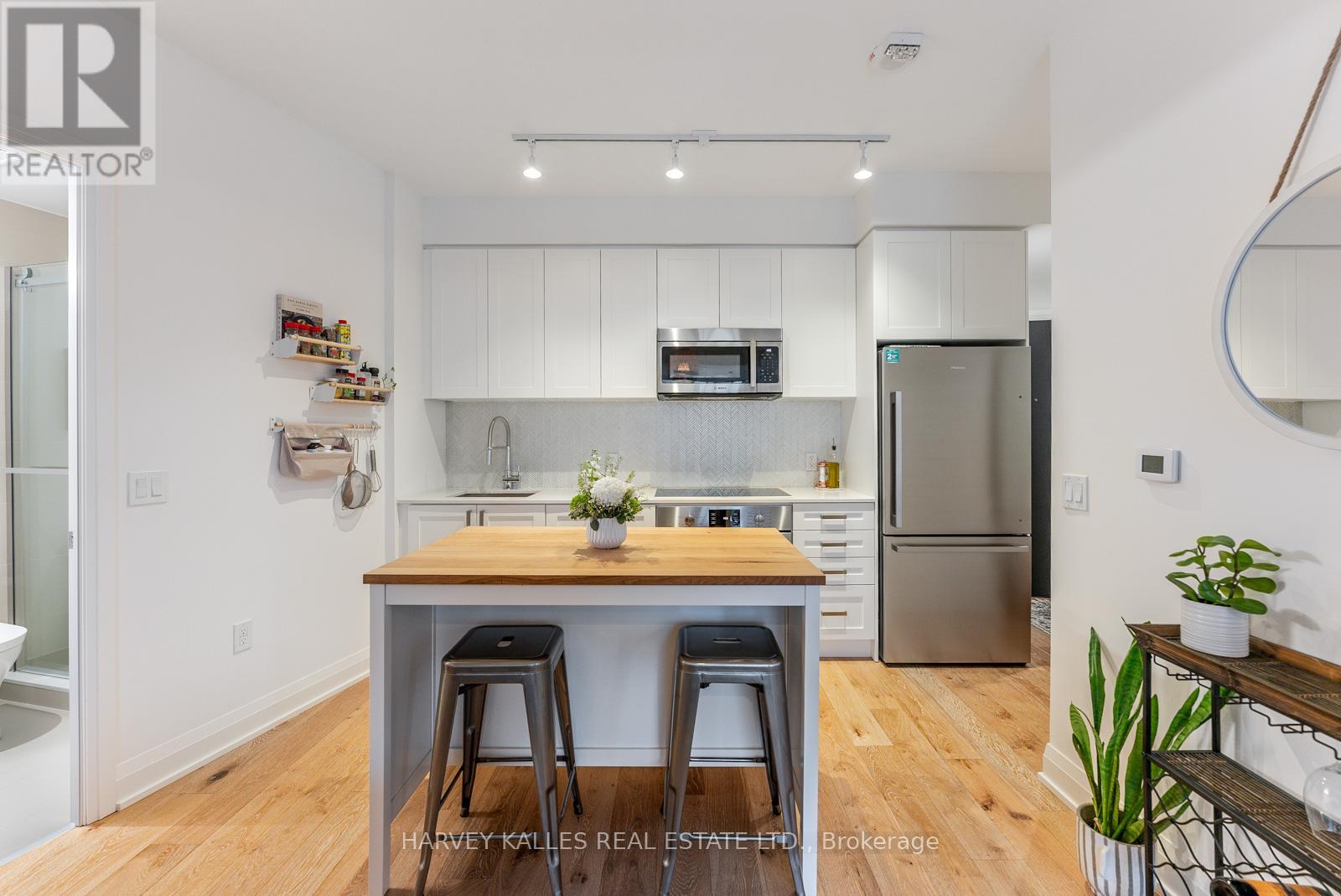521 - 293 The Kingsway, Toronto, Ontario  M9A 0E8 - Photo 15 - W12455435