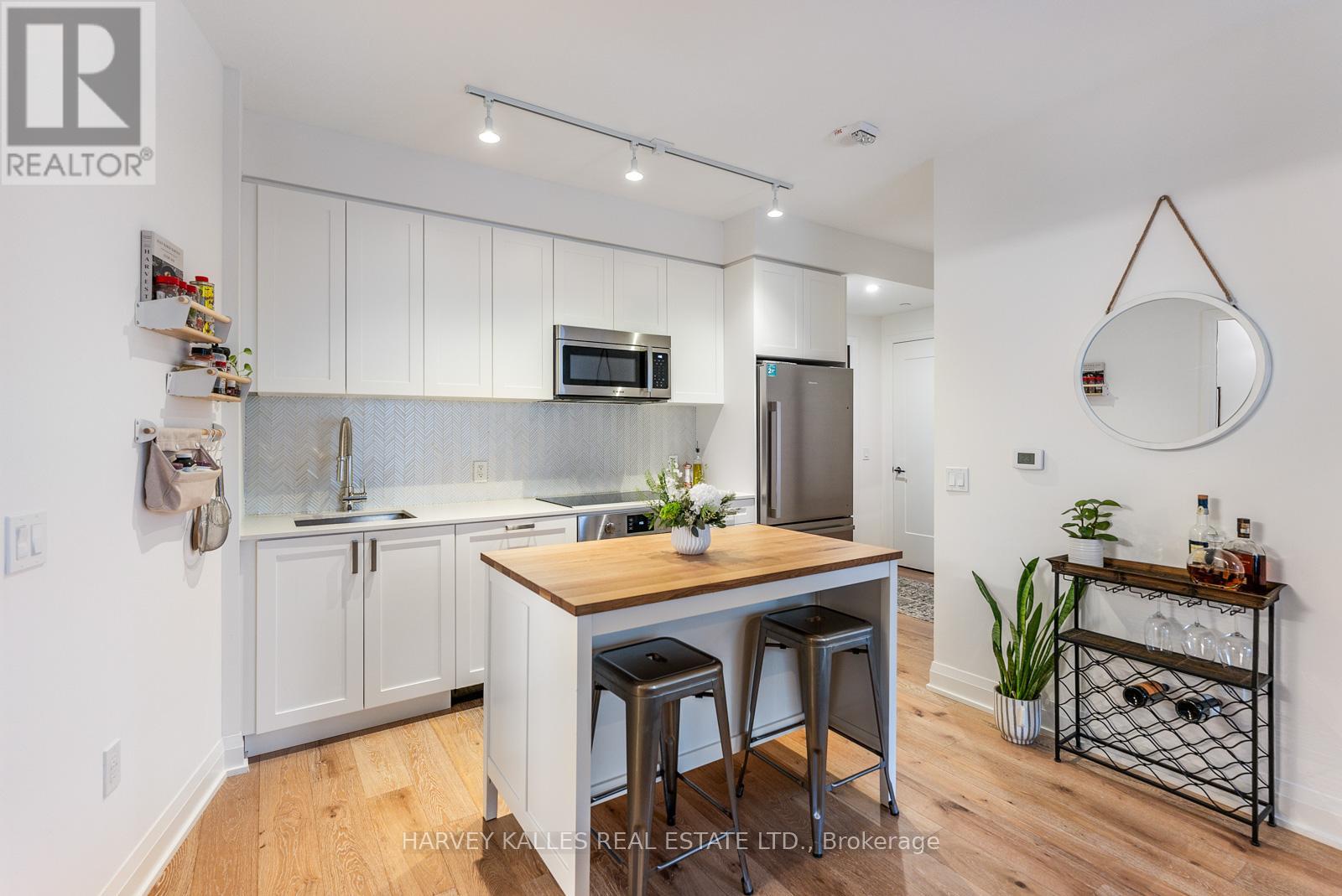521 - 293 The Kingsway, Toronto, Ontario  M9A 0E8 - Photo 16 - W12455435