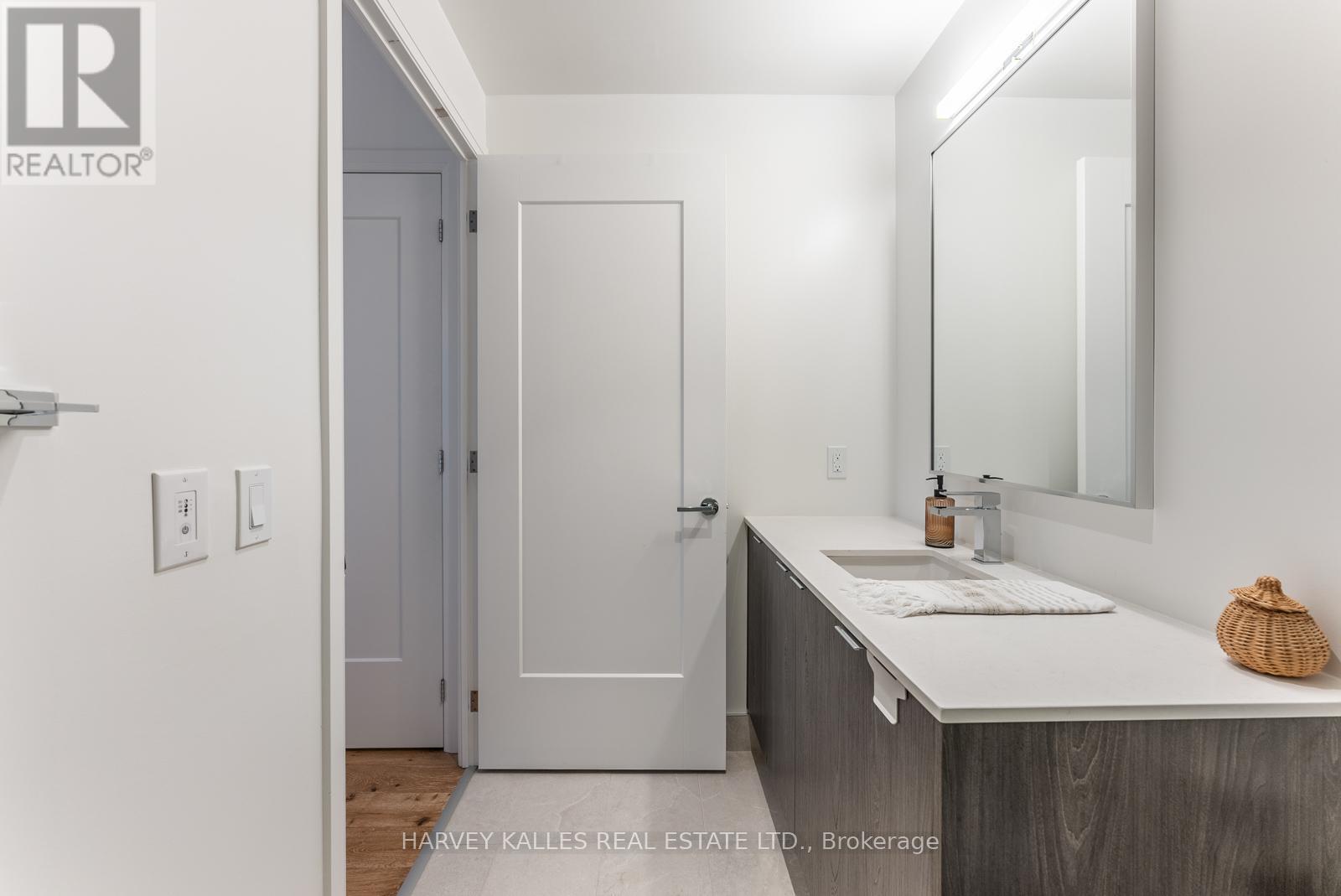 521 - 293 The Kingsway, Toronto, Ontario  M9A 0E8 - Photo 33 - W12455435