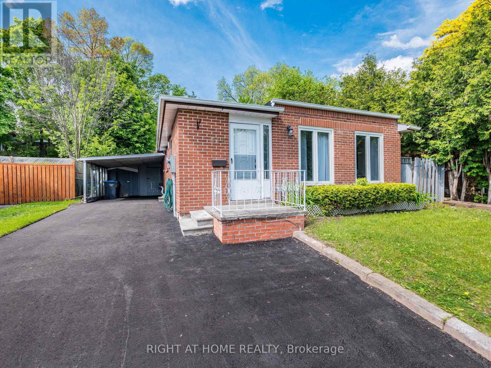 118 BONHAM BOULEVARD, Mississauga, Ontario