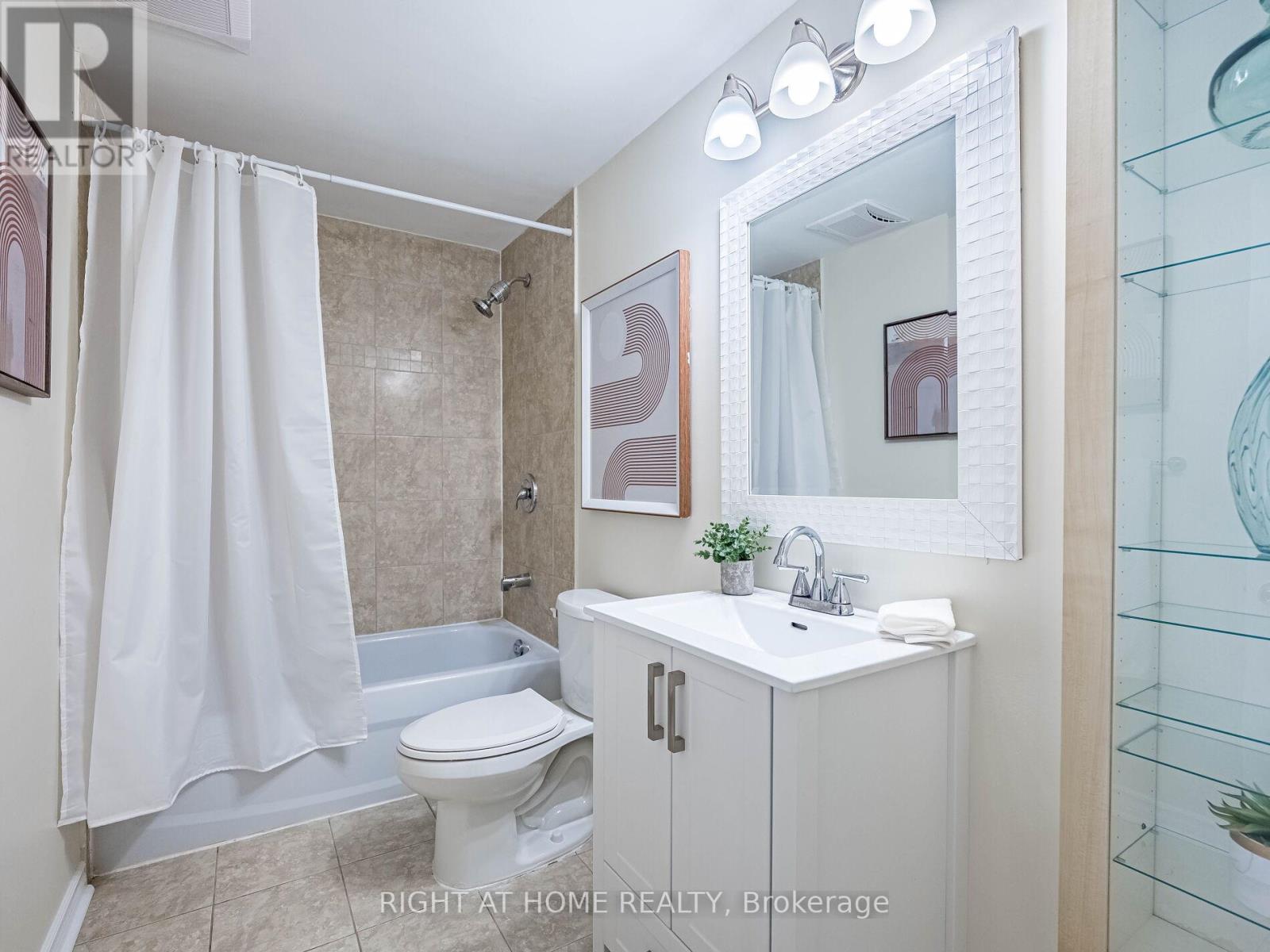 118 Bonham Boulevard, Mississauga, Ontario  L5M 1C7 - Photo 24 - W12455457