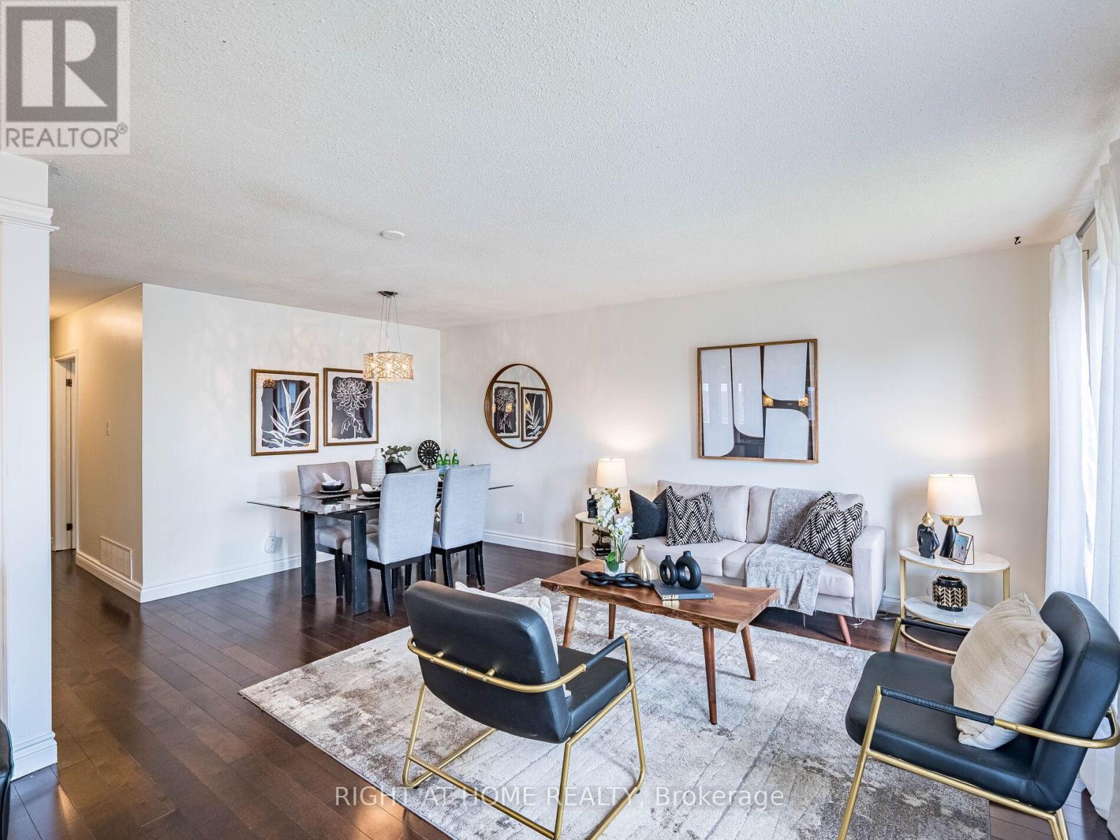 118 Bonham Boulevard, Mississauga, Ontario  L5M 1C7 - Photo 6 - W12455457