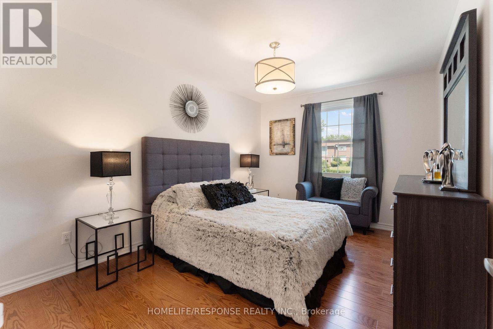 2112 South Millway, Mississauga, Ontario  L5L 1A6 - Photo 12 - W12455468