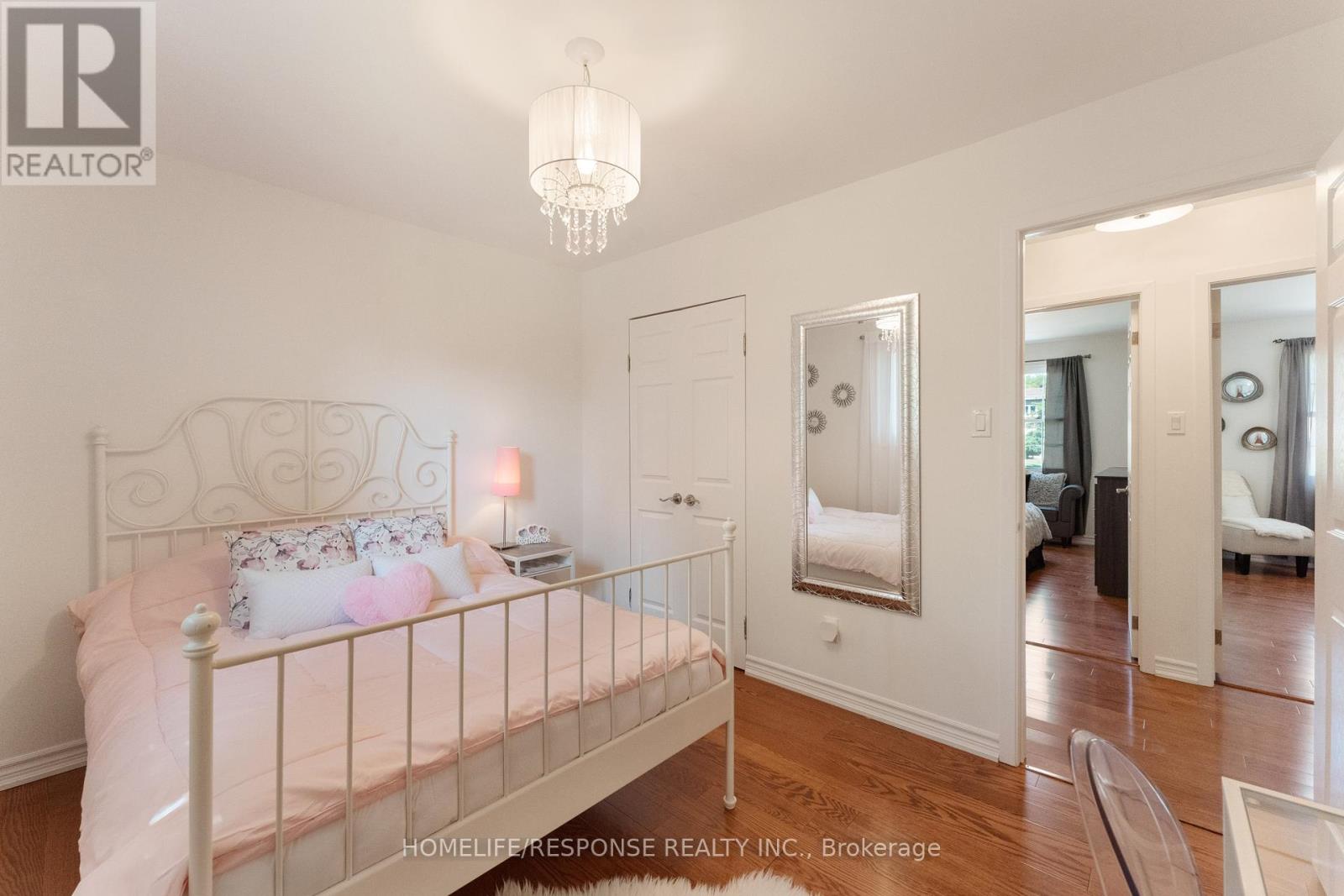 2112 South Millway, Mississauga, Ontario  L5L 1A6 - Photo 15 - W12455468