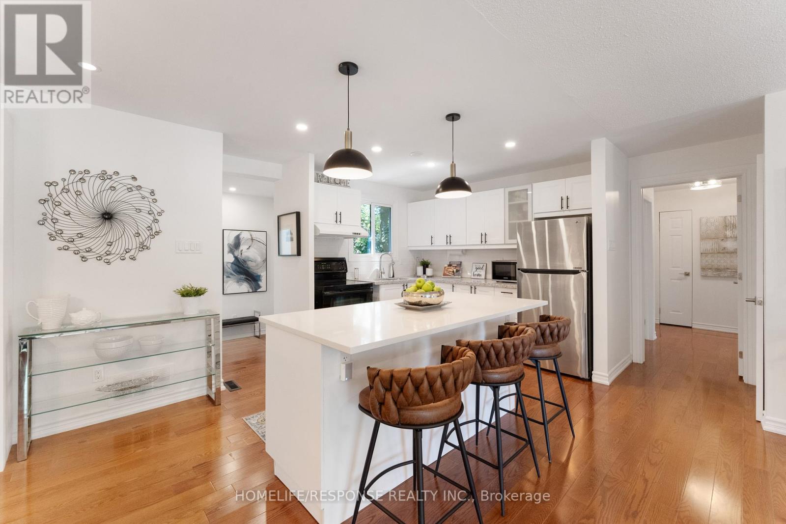 2112 South Millway, Mississauga, Ontario  L5L 1A6 - Photo 4 - W12455468