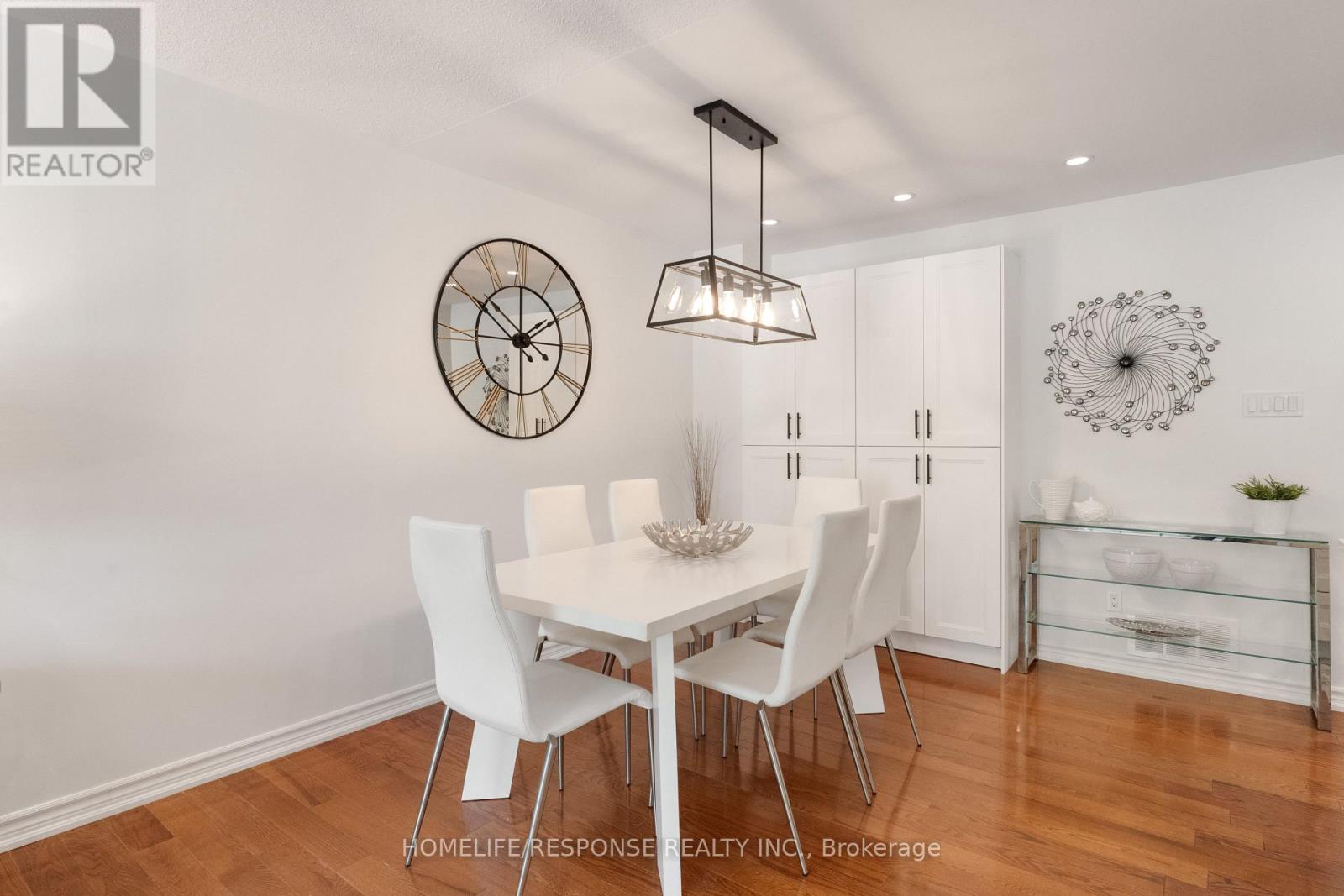 2112 South Millway, Mississauga, Ontario  L5L 1A6 - Photo 7 - W12455468