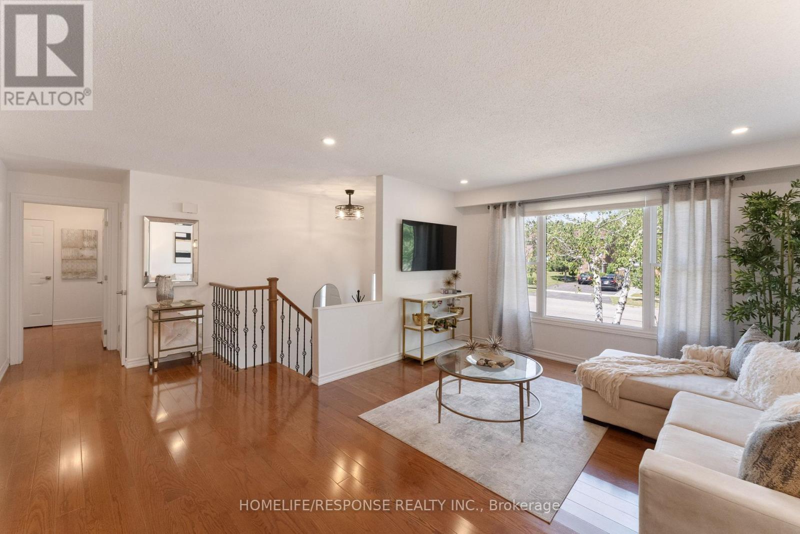 2112 South Millway, Mississauga, Ontario  L5L 1A6 - Photo 9 - W12455468