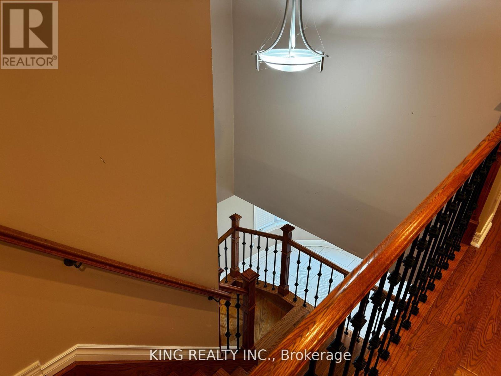 967 Beechwood Avenue, Mississauga, Ontario  L5G 4E3 - Photo 10 - W12455470