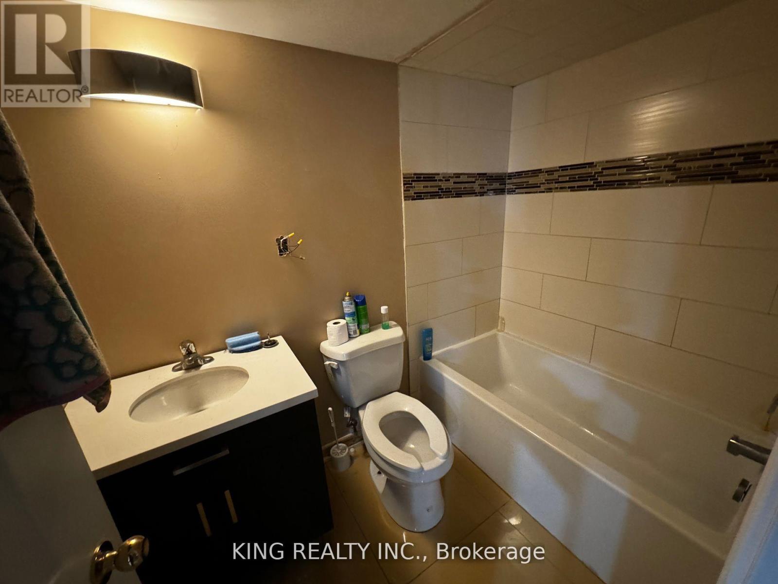 967 Beechwood Avenue, Mississauga, Ontario  L5G 4E3 - Photo 14 - W12455470