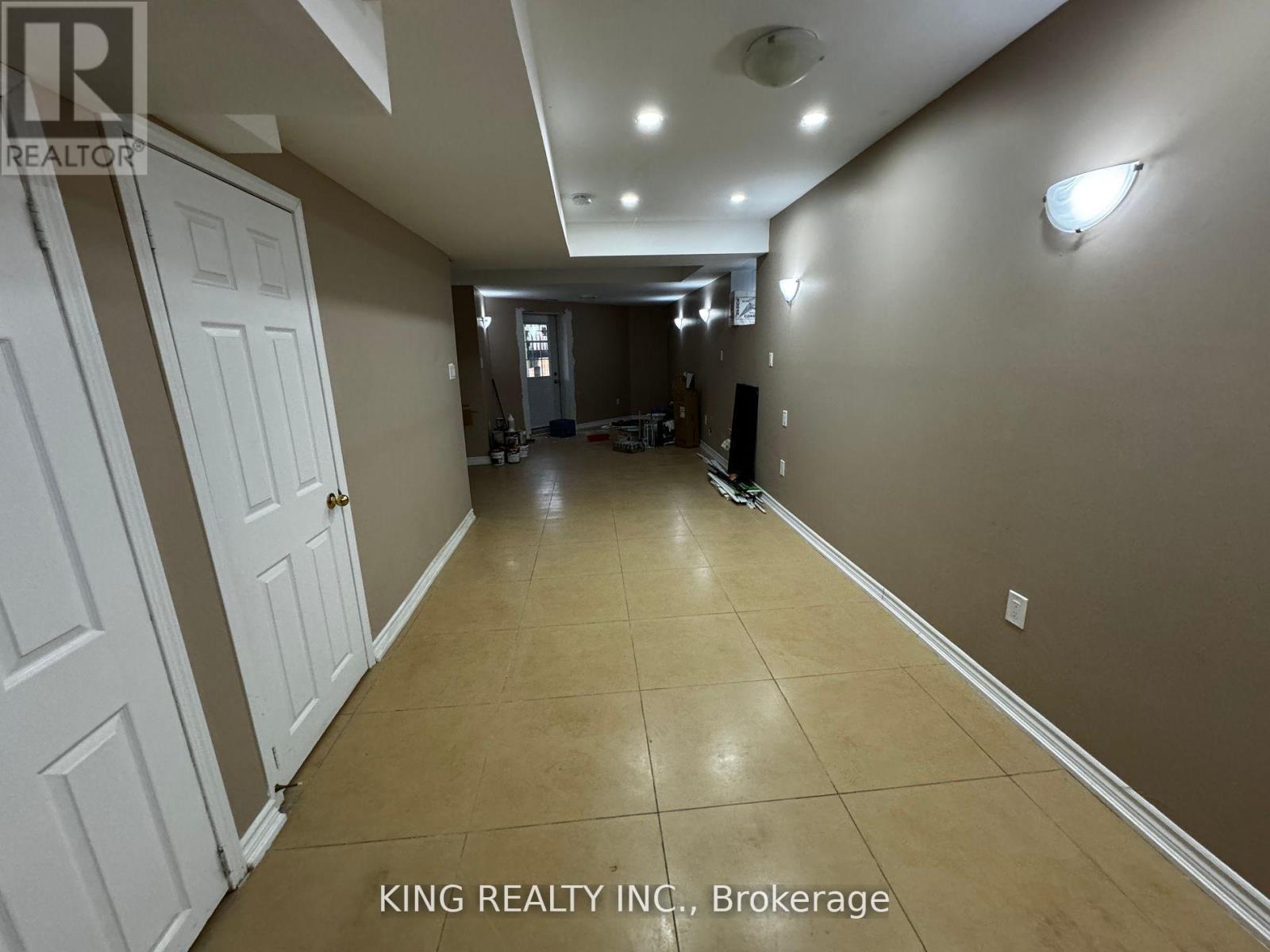 967 Beechwood Avenue, Mississauga, Ontario  L5G 4E3 - Photo 15 - W12455470