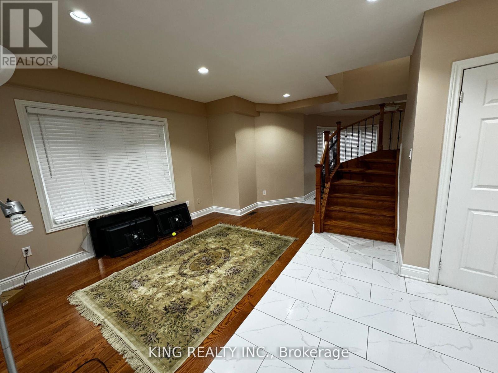 967 Beechwood Avenue, Mississauga, Ontario  L5G 4E3 - Photo 16 - W12455470