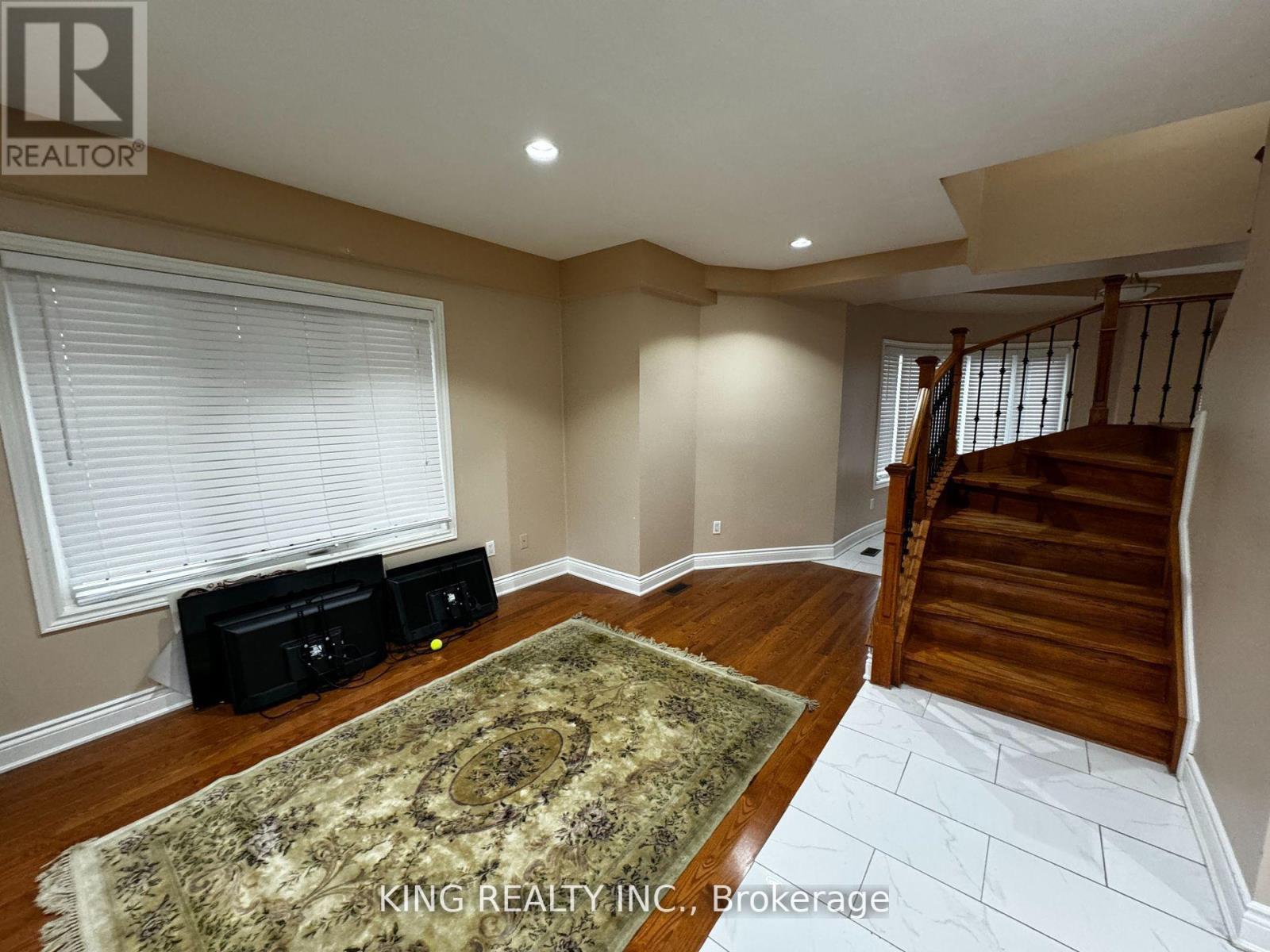 967 Beechwood Avenue, Mississauga, Ontario  L5G 4E3 - Photo 17 - W12455470