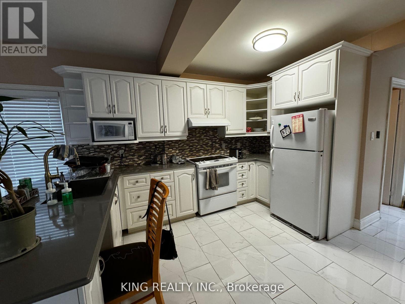 967 Beechwood Avenue, Mississauga, Ontario  L5G 4E3 - Photo 20 - W12455470
