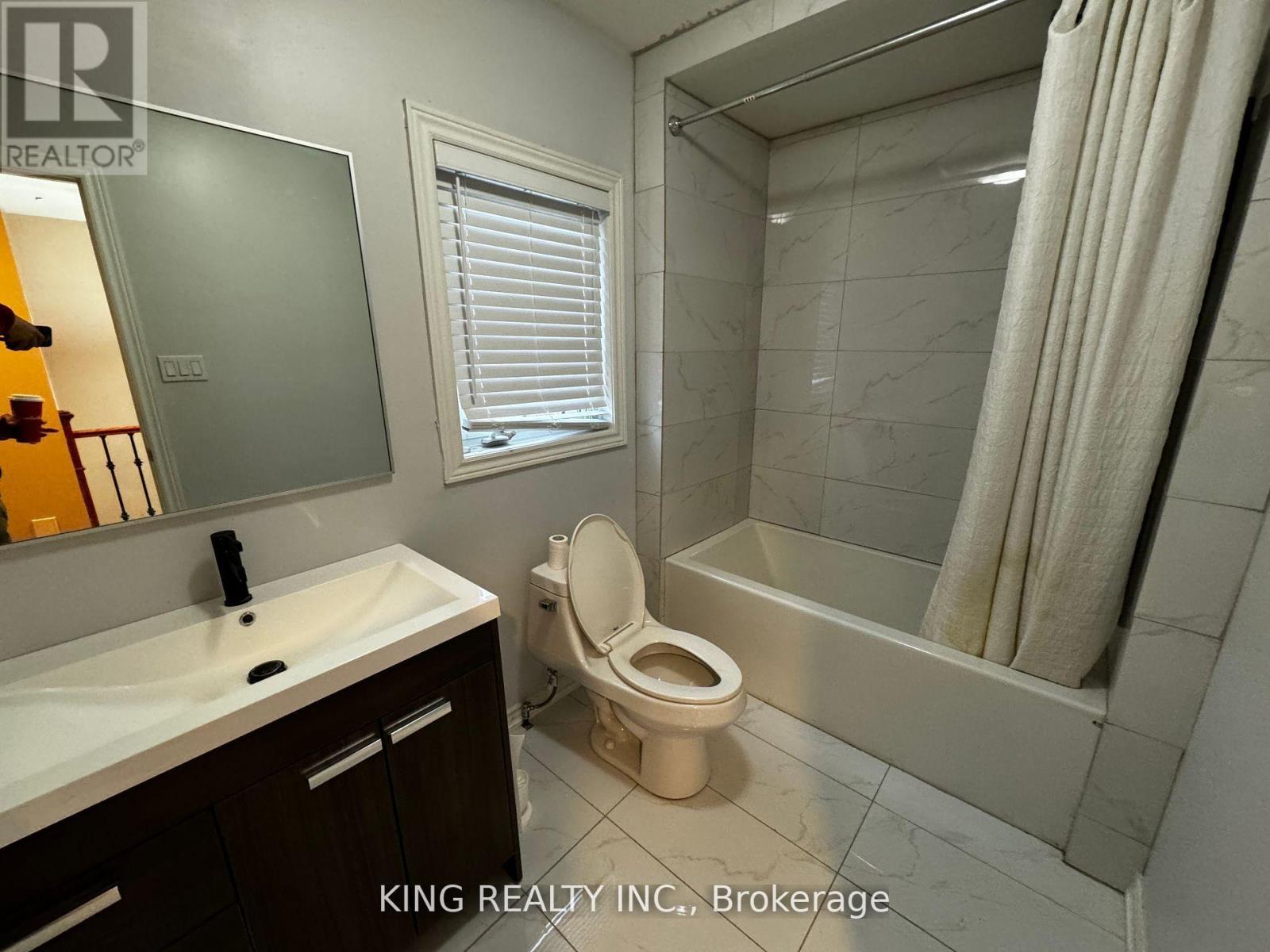 967 Beechwood Avenue, Mississauga, Ontario  L5G 4E3 - Photo 27 - W12455470