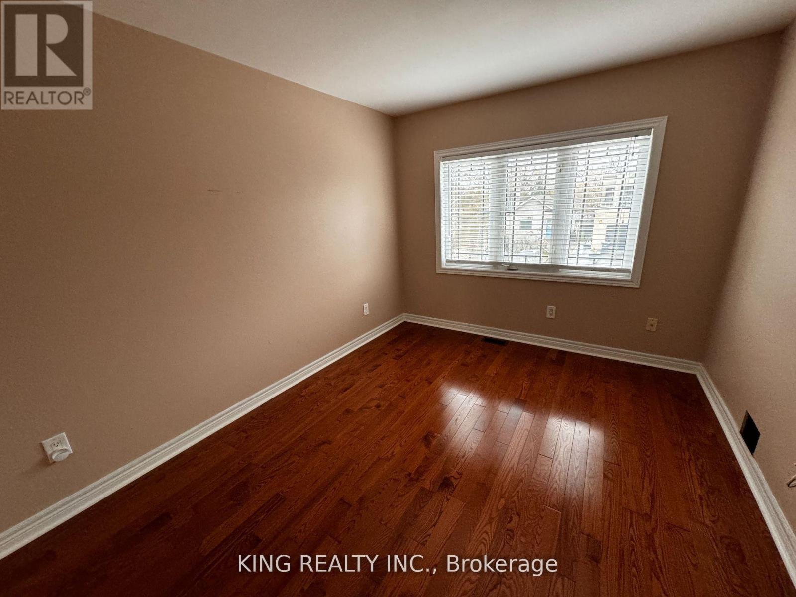 967 Beechwood Avenue, Mississauga, Ontario  L5G 4E3 - Photo 8 - W12455470
