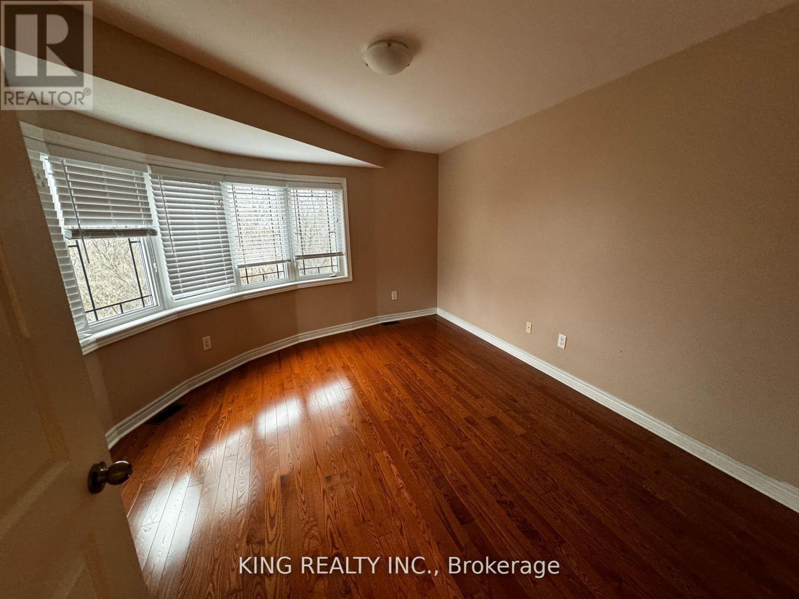 967 Beechwood Avenue, Mississauga, Ontario  L5G 4E3 - Photo 9 - W12455470
