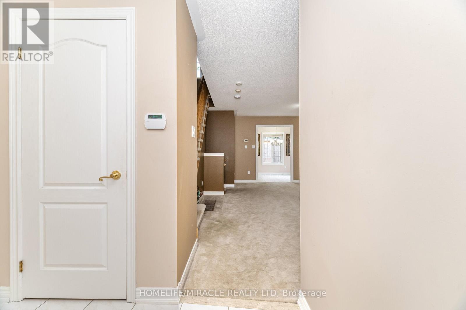 7064 Walworth Court, Mississauga, Ontario  L5N 7L4 - Photo 10 - W12455472