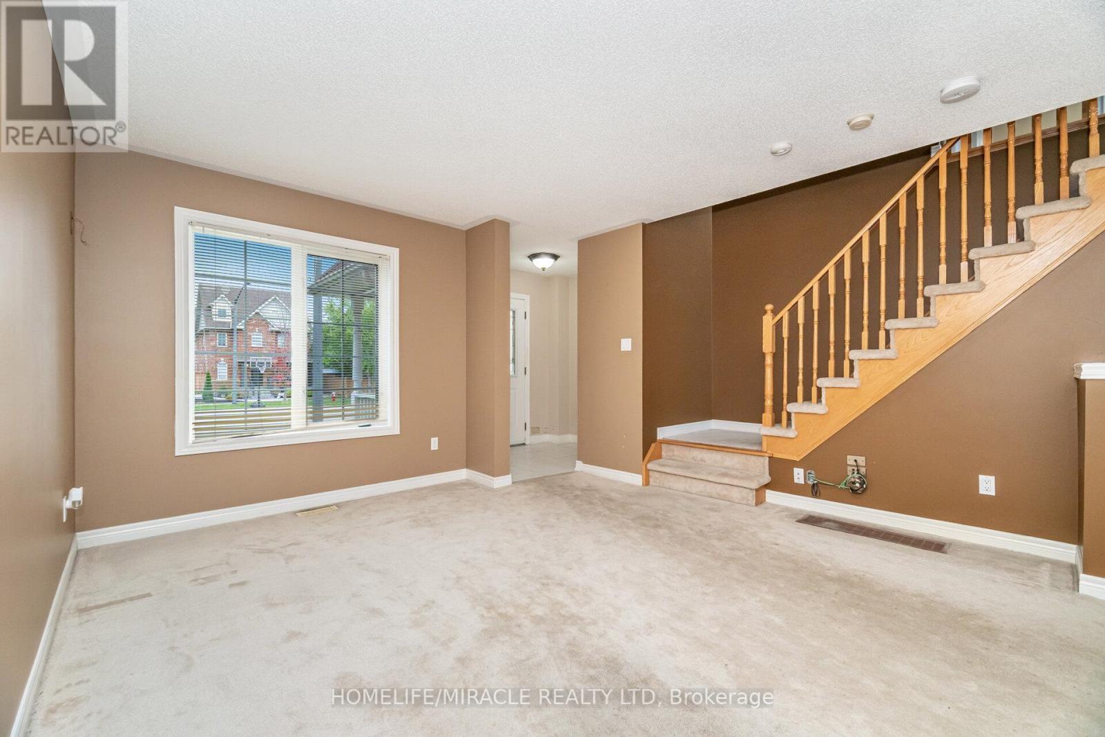 7064 Walworth Court, Mississauga, Ontario  L5N 7L4 - Photo 11 - W12455472