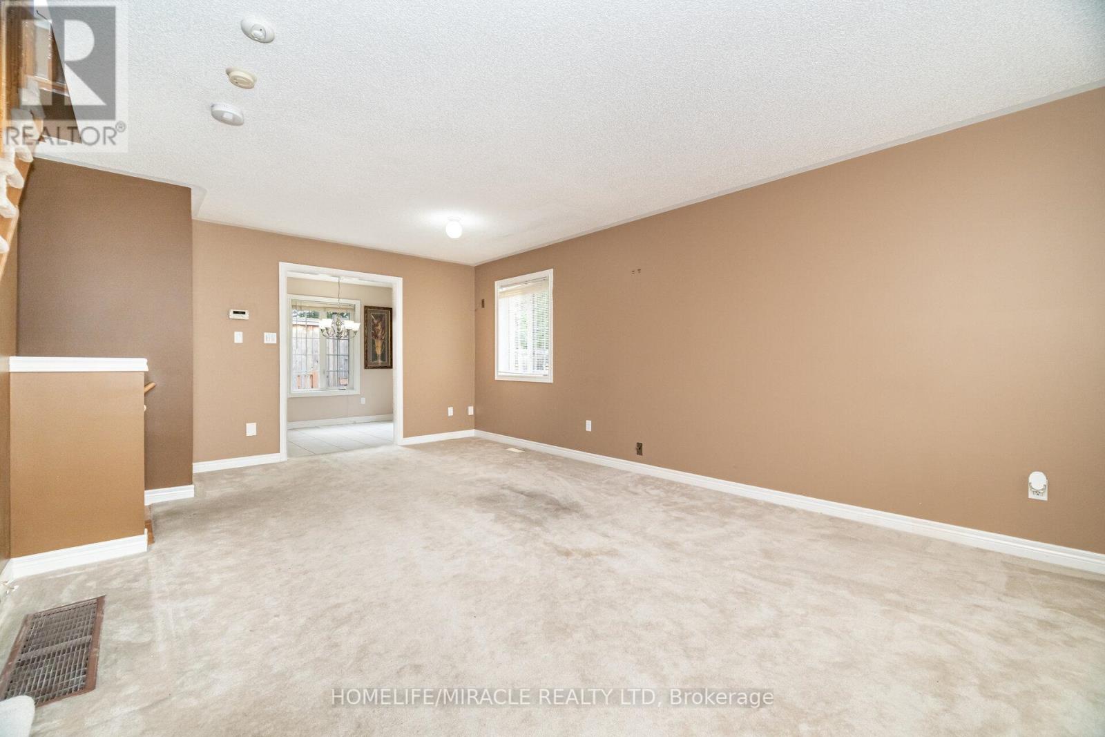 7064 Walworth Court, Mississauga, Ontario  L5N 7L4 - Photo 12 - W12455472
