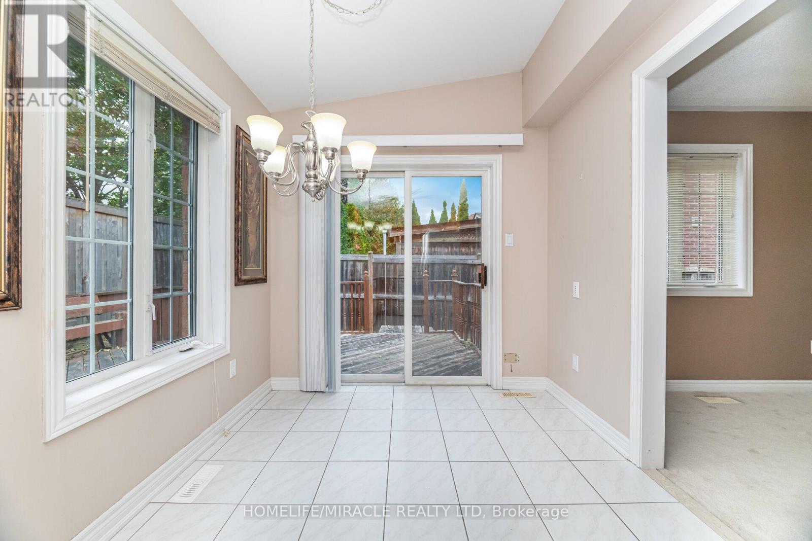 7064 Walworth Court, Mississauga, Ontario  L5N 7L4 - Photo 17 - W12455472