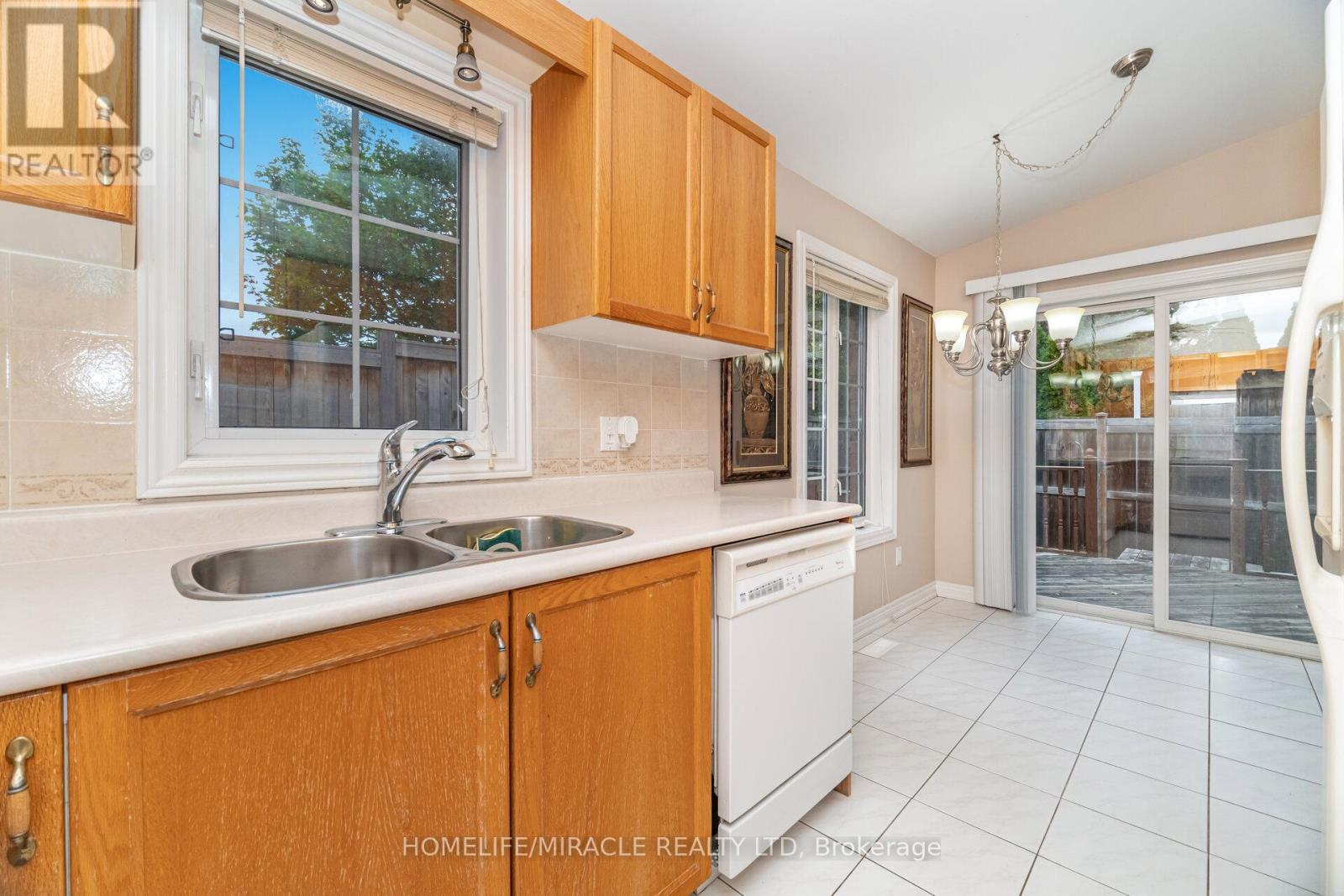 7064 Walworth Court, Mississauga, Ontario  L5N 7L4 - Photo 23 - W12455472