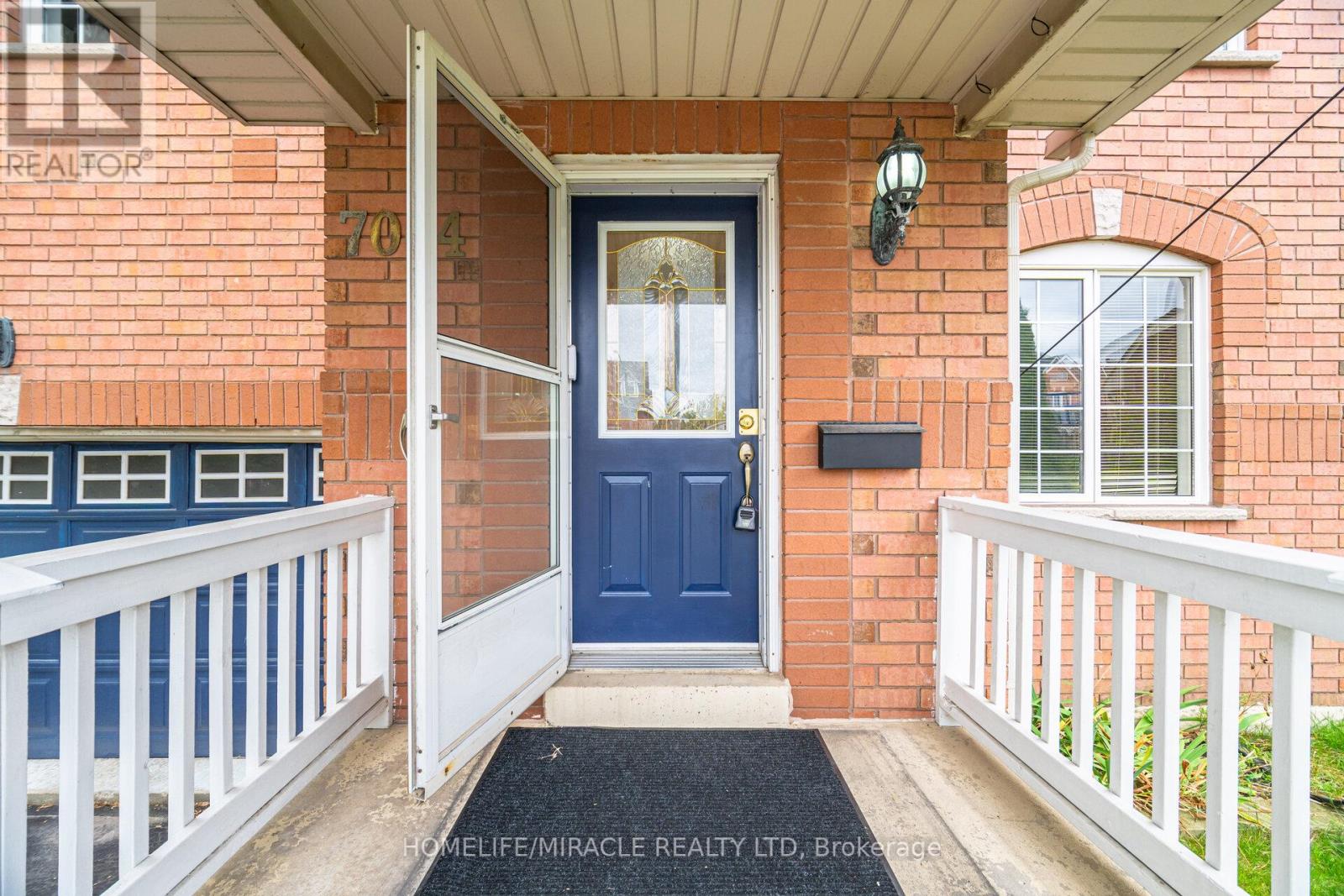 7064 Walworth Court, Mississauga, Ontario  L5N 7L4 - Photo 8 - W12455472
