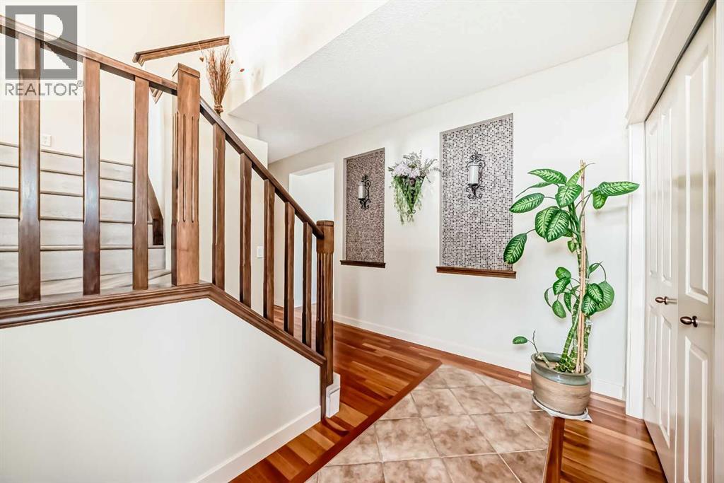 367 Hidden Creek Boulevard Nw, Calgary, Alberta  T3K 6J1 - Photo 4 - A2254245