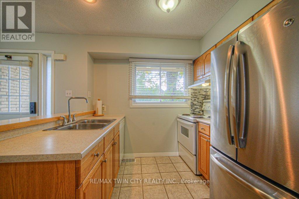 10 - 211 Veronica Drive, Kitchener, Ontario  N2A 2R8 - Photo 10 - X12455428
