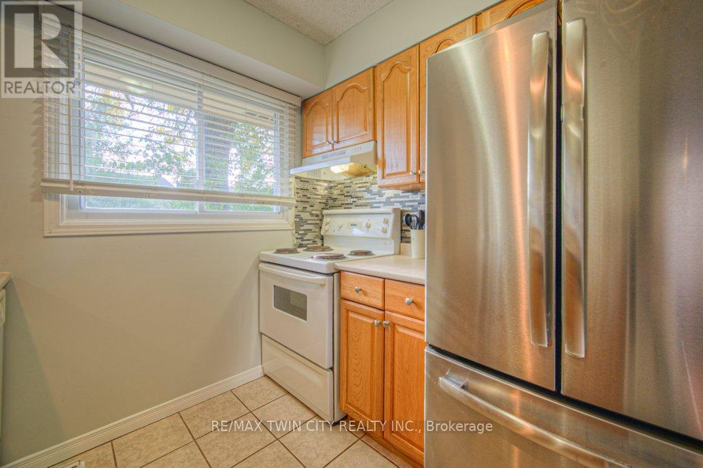 10 - 211 Veronica Drive, Kitchener, Ontario  N2A 2R8 - Photo 11 - X12455428