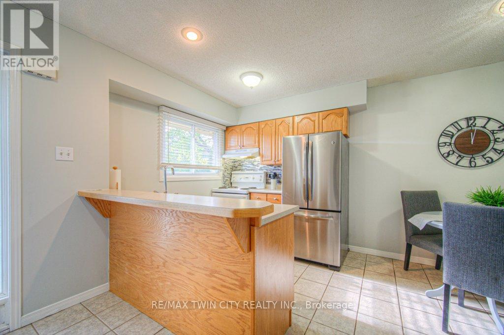 10 - 211 Veronica Drive, Kitchener, Ontario  N2A 2R8 - Photo 3 - X12455428