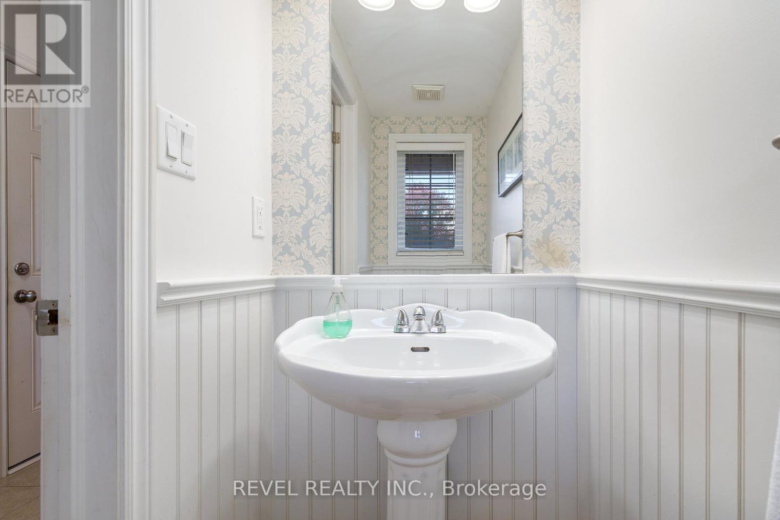 35 - 222 Fall Fair Way, Hamilton, Ontario  L0R 1C0 - Photo 5 - X12455430