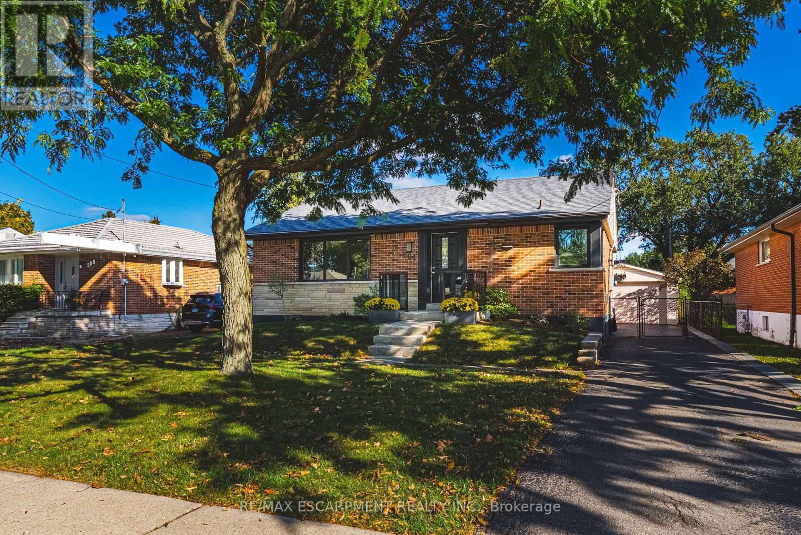 204 FERNWOOD BOULEVARD, Hamilton, Ontario