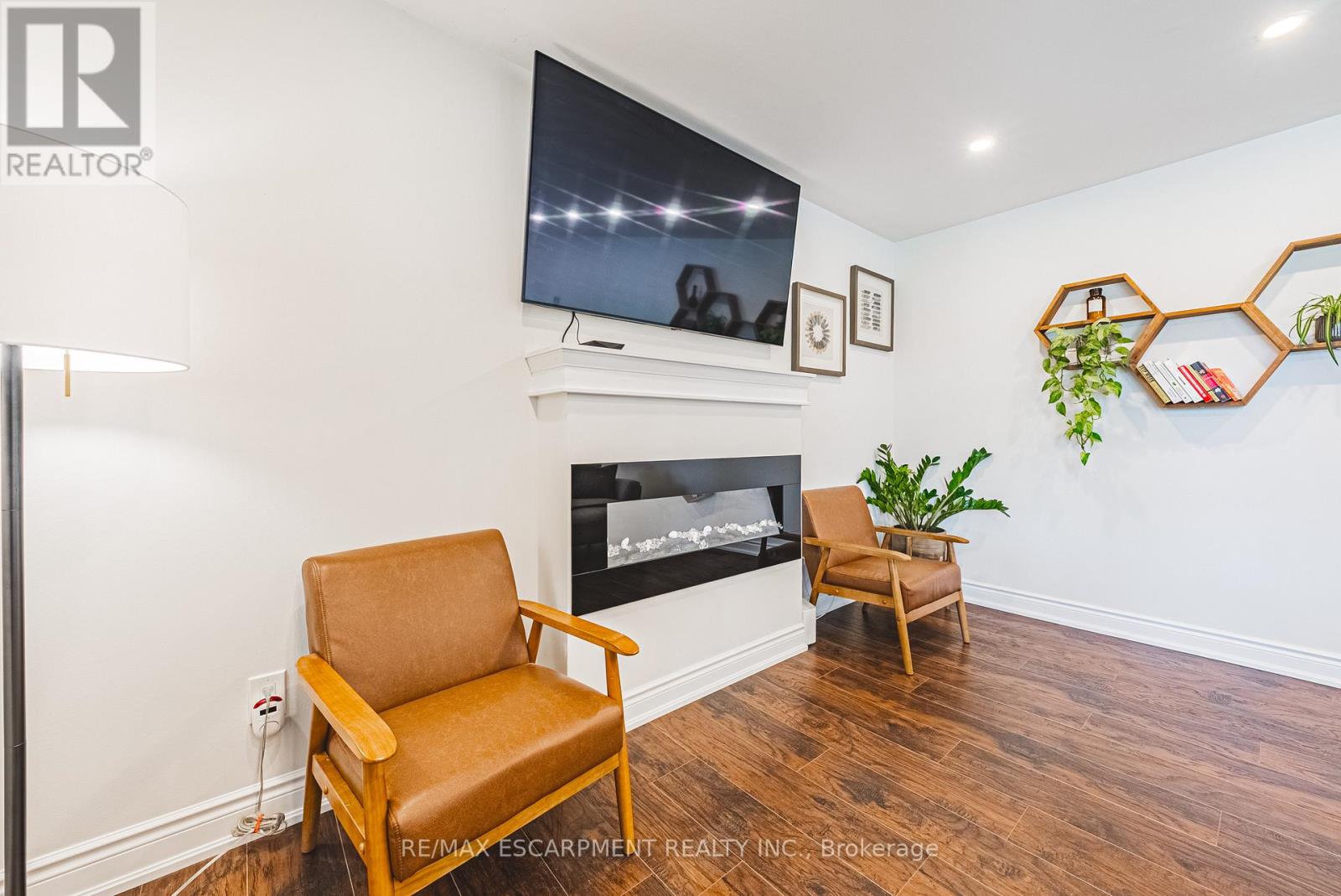 204 Fernwood Boulevard, Hamilton, Ontario  L8T 3L4 - Photo 10 - X12455444