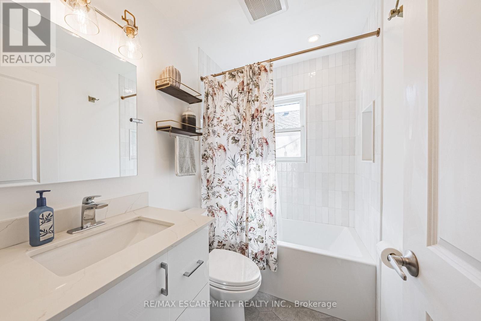 204 Fernwood Boulevard, Hamilton, Ontario  L8T 3L4 - Photo 17 - X12455444