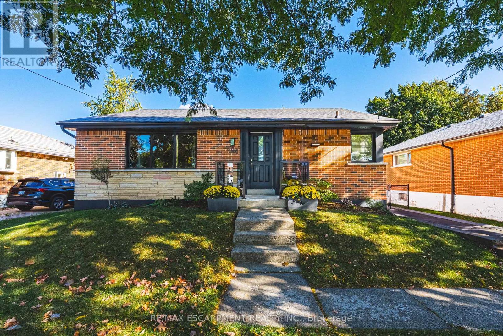 204 Fernwood Boulevard, Hamilton, Ontario  L8T 3L4 - Photo 2 - X12455444