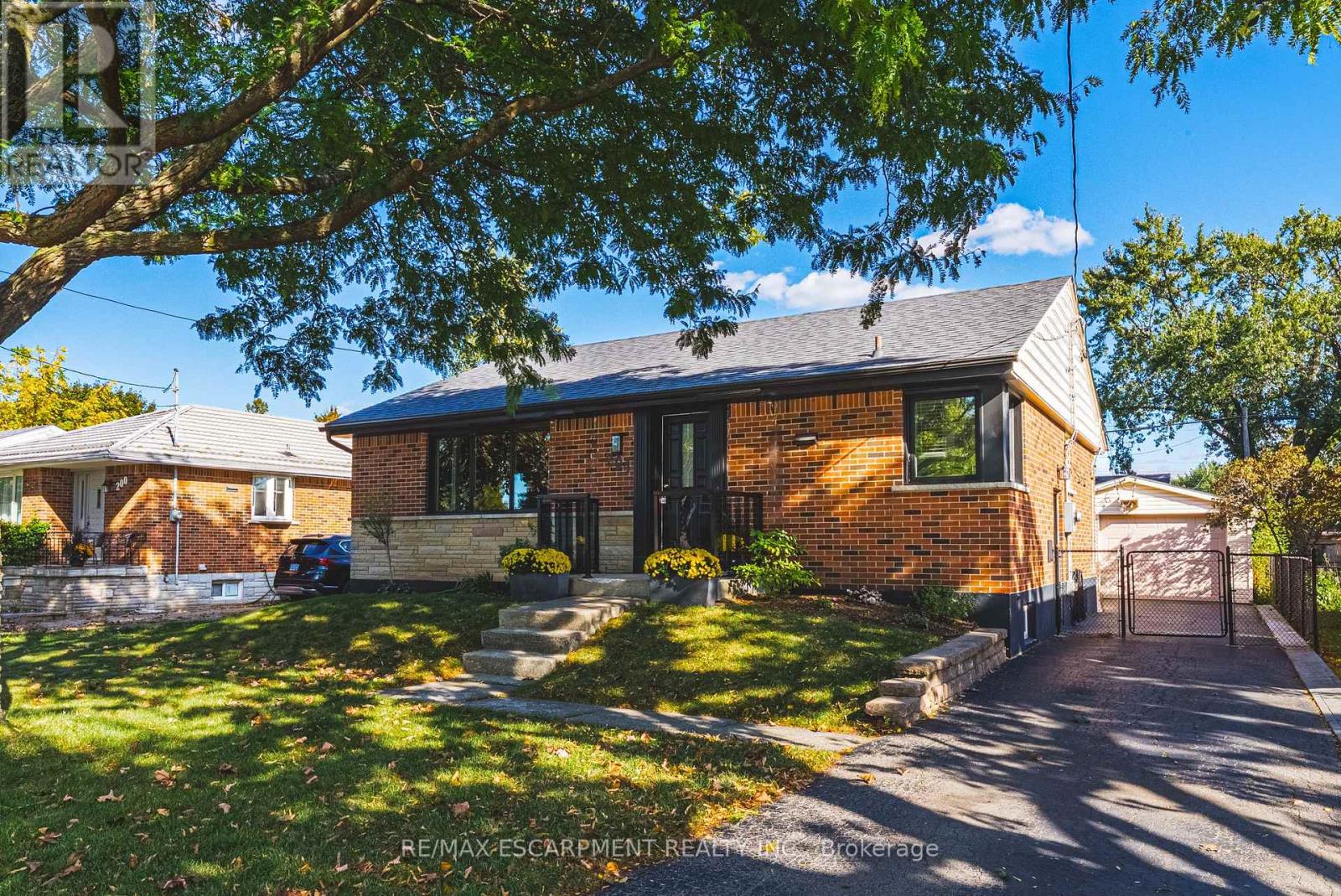 204 Fernwood Boulevard, Hamilton, Ontario  L8T 3L4 - Photo 3 - X12455444