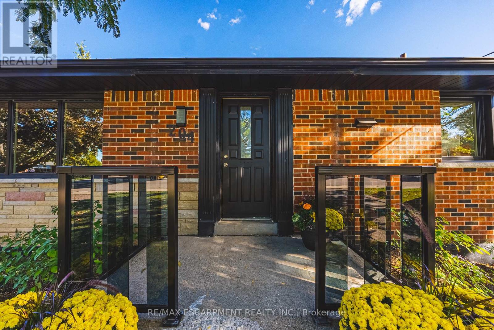 204 Fernwood Boulevard, Hamilton, Ontario  L8T 3L4 - Photo 4 - X12455444