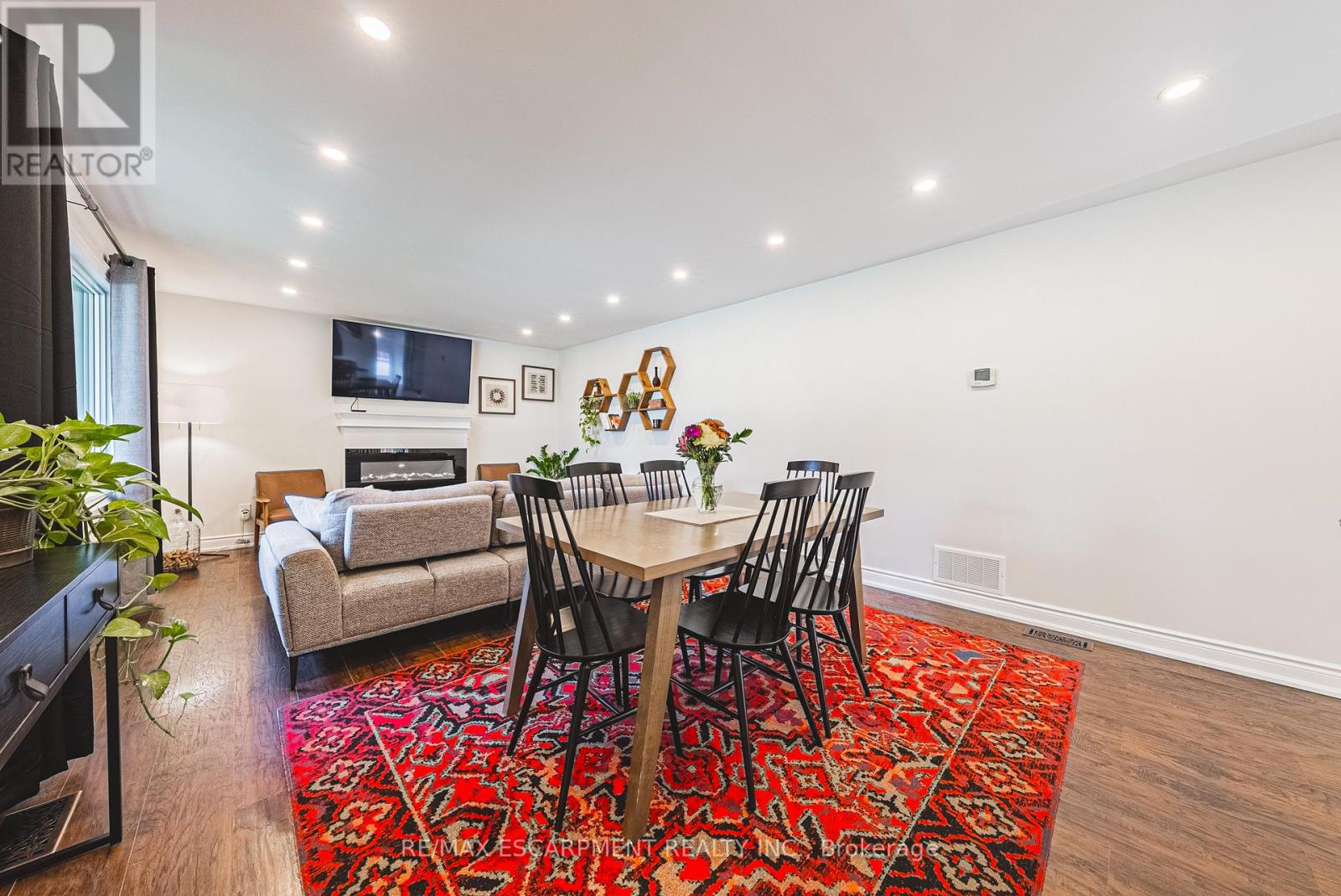 204 Fernwood Boulevard, Hamilton, Ontario  L8T 3L4 - Photo 6 - X12455444