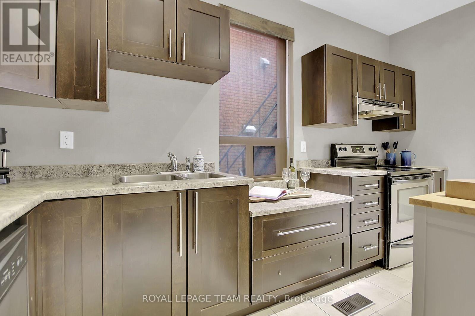 57 Argyle Avenue, Ottawa, Ontario  K2P 1B3 - Photo 12 - X12455502