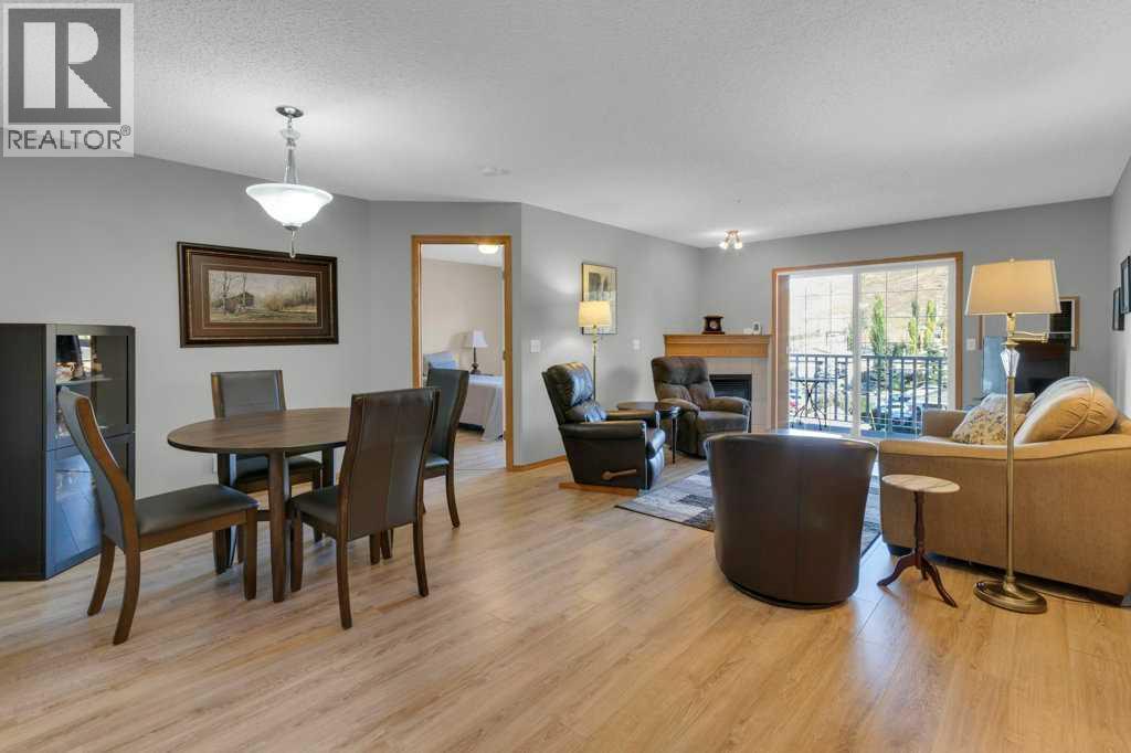 304, 128 Centre Avenue, Cochrane, Alberta  T4C 2K5 - Photo 5 - A2263244