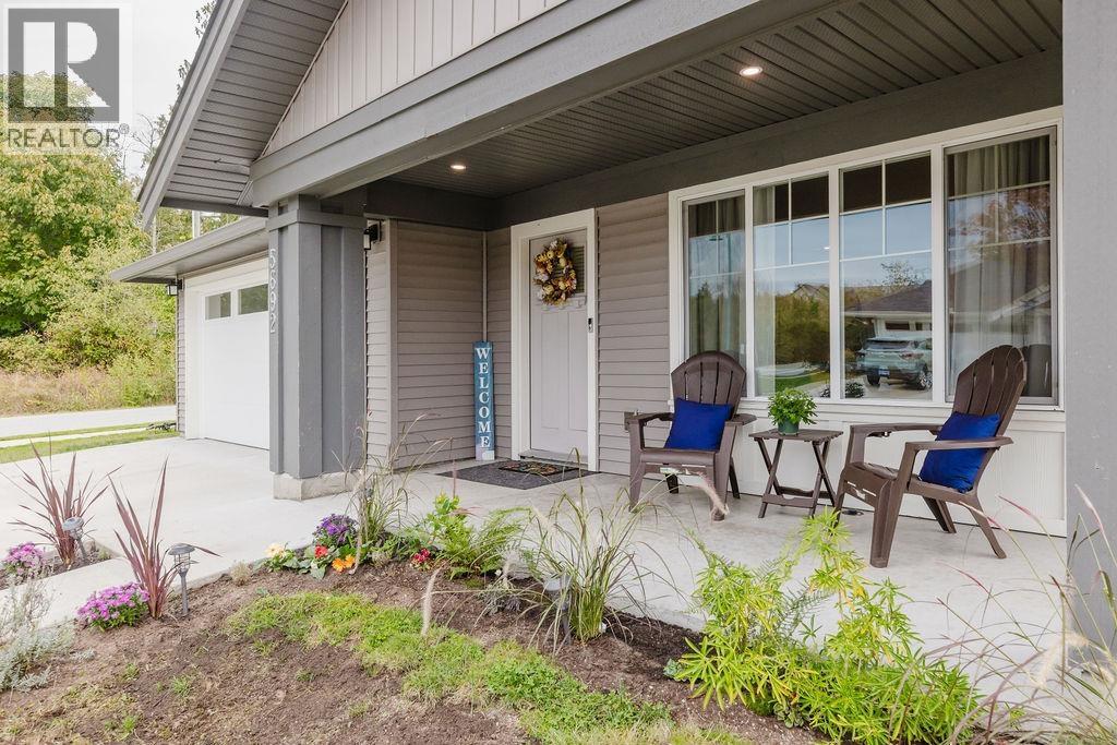 5692 Partridge Way, Sechelt, British Columbia  V7Z 0M4 - Photo 3 - R3057265