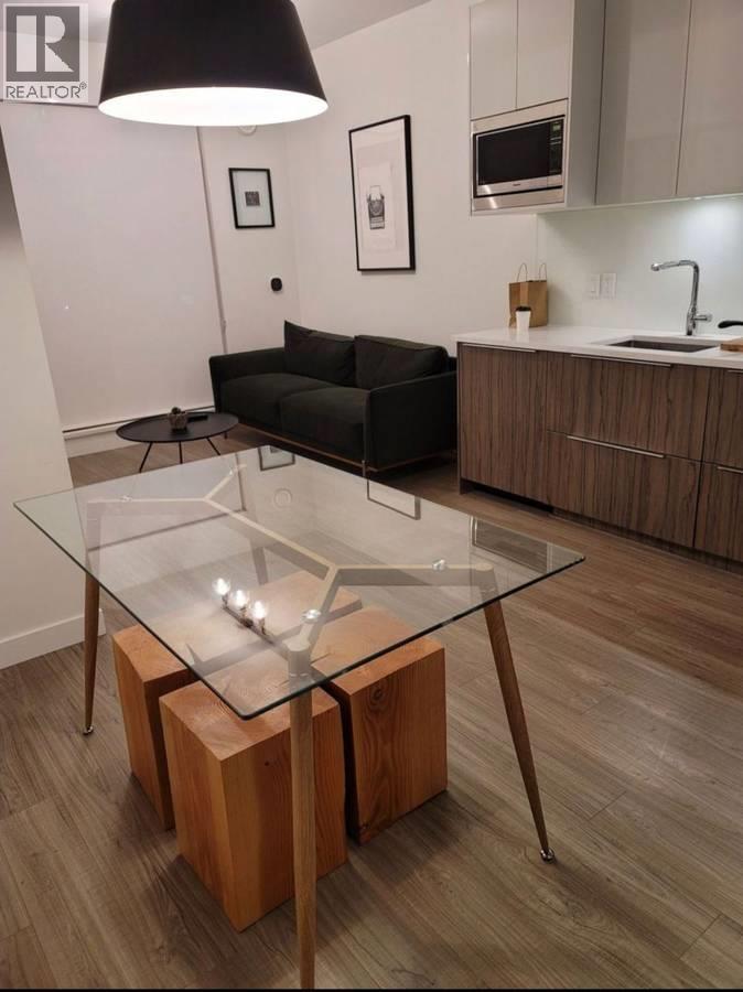 303 379 E BROADWAY STREET, Vancouver, British Columbia