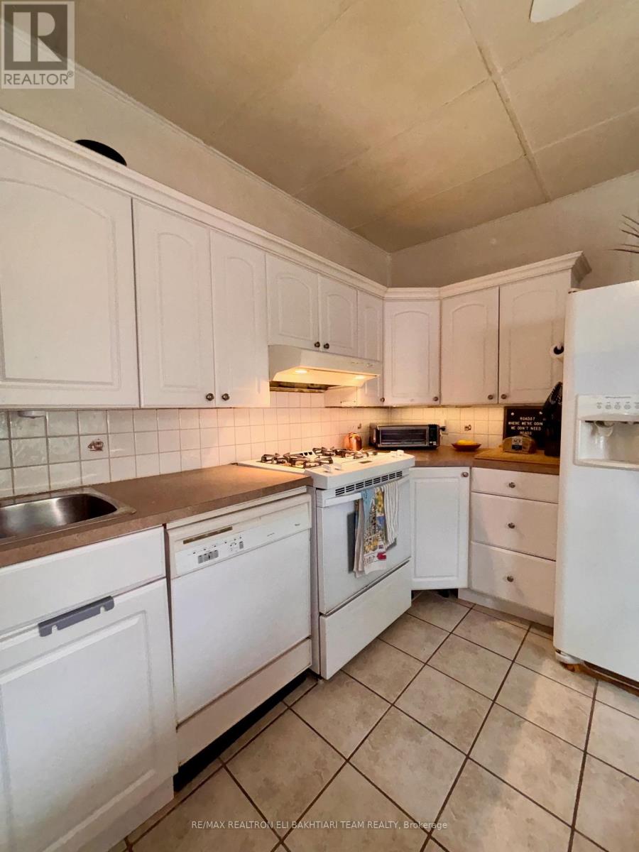43 King Edward Avenue, Toronto, Ontario  M4C 5J5 - Photo 17 - E12455485