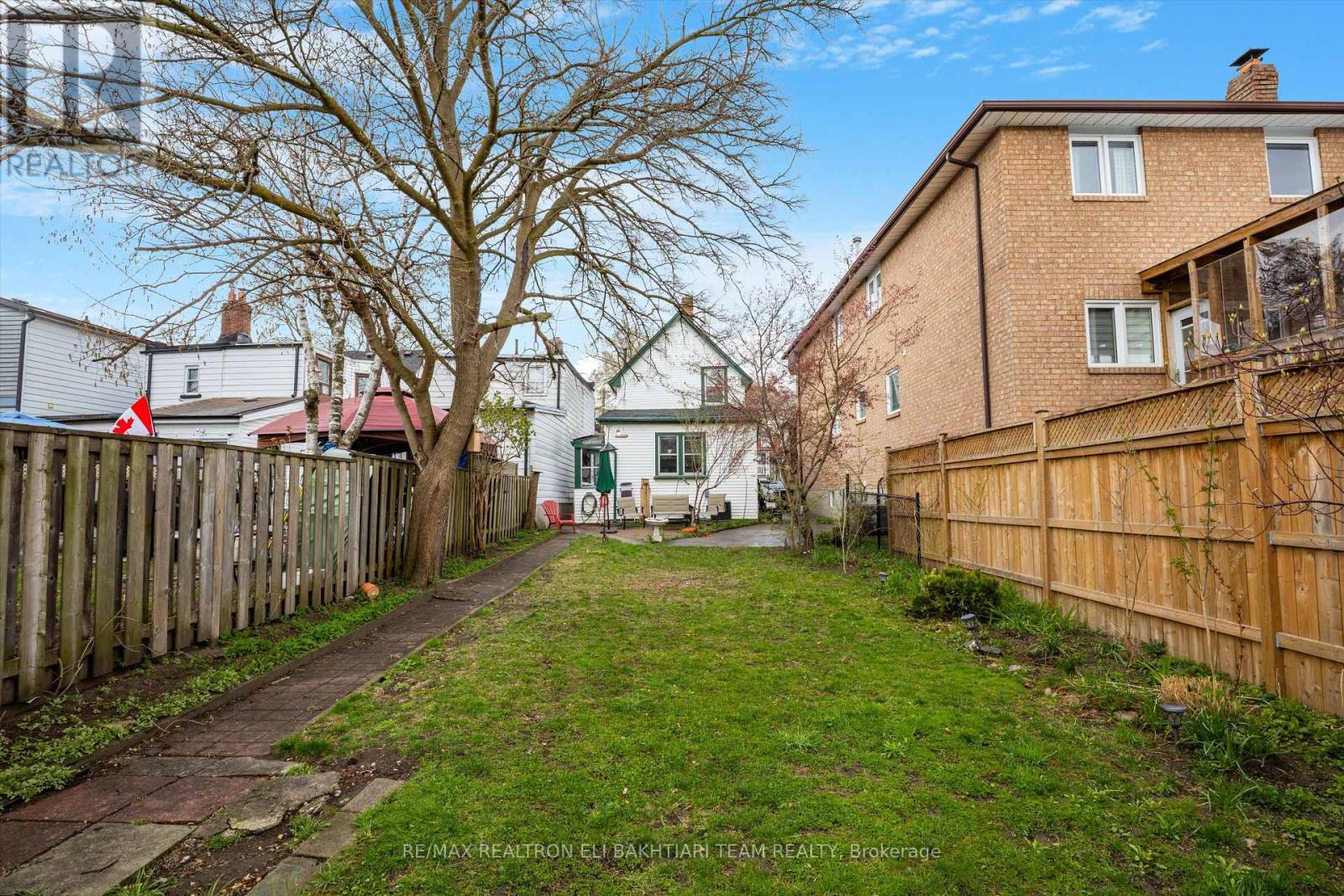 43 King Edward Avenue, Toronto, Ontario  M4C 5J5 - Photo 3 - E12455485