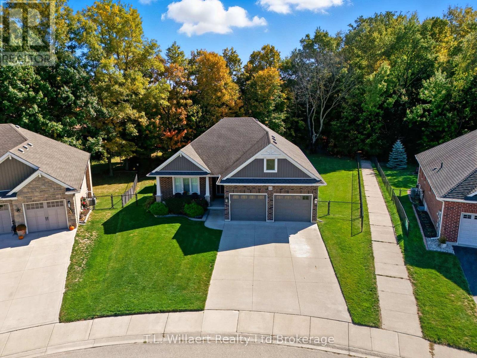 64 Colin Avenue, Tillsonburg, Ontario  N4G 0E5 - Photo 2 - X12455541